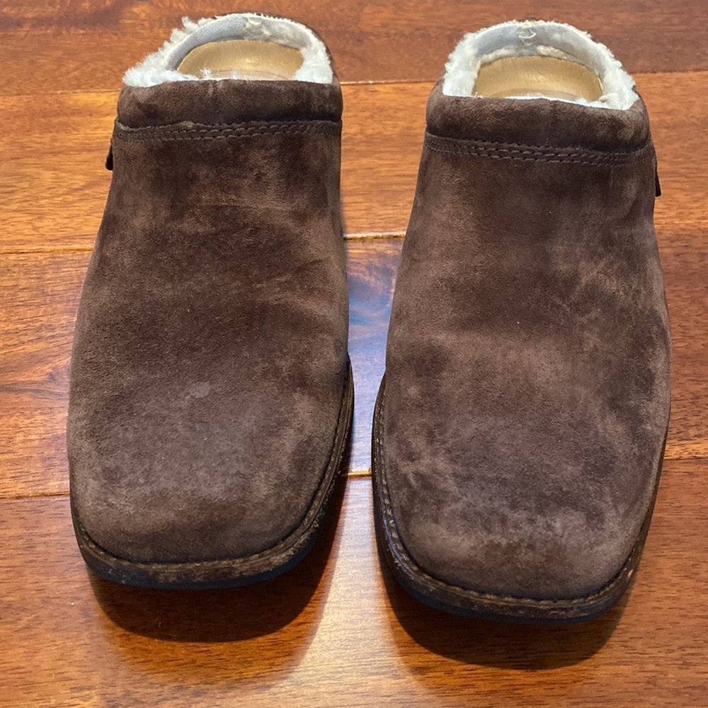 UGG slide - Picture 3 of 7
